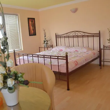 ベッド・アンド・ブレックファスト Queen ベオグラード