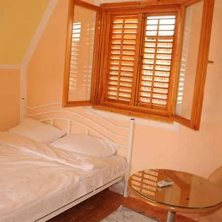 Queen 3* ベオグラード